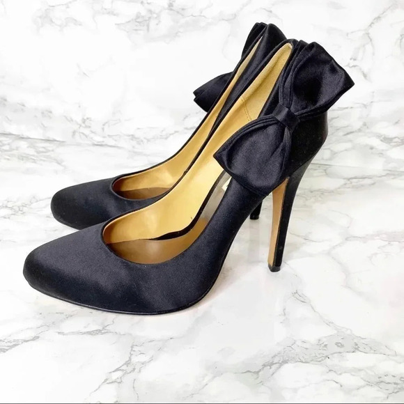 BADGLEY MISCHKA Black Satin Calton Side Bow‎ Pumps Sz 6.5 - Picture 1 of 5